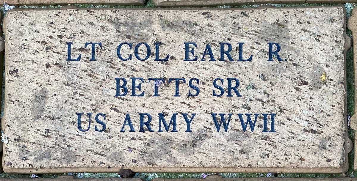 LT COL Earl R Betts, Sr